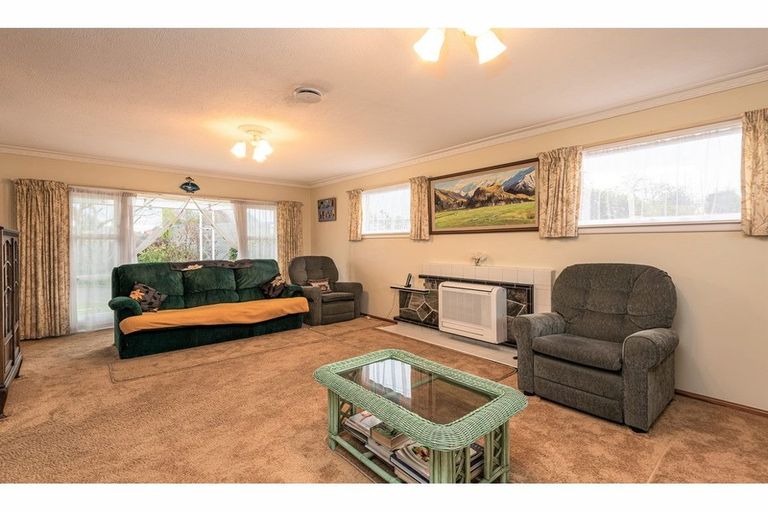 Photo of property in 64 Main North Road, Woodend, 7610