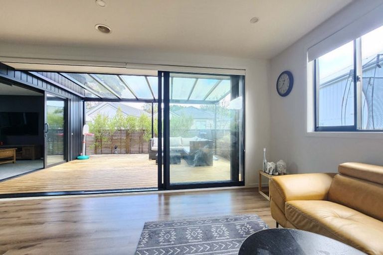 Photo of property in 6 Cartographer Way, Whitby, Porirua, 5024