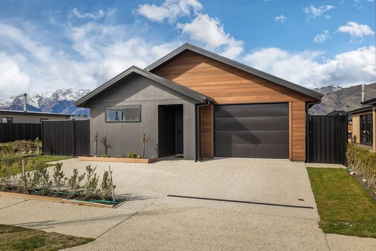 Photo of property in 27 Dunn Street, Lake Hawea, 9382