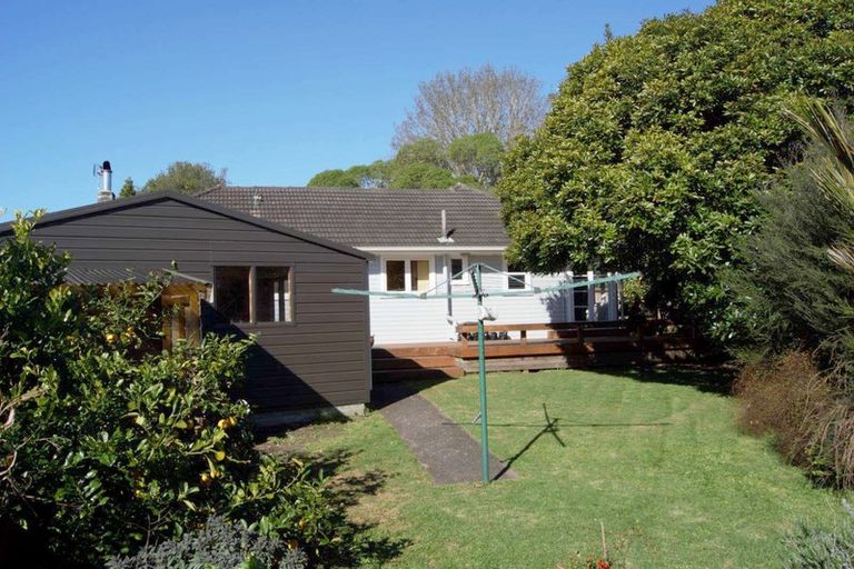 Photo of property in 54 Kervil Avenue, Te Atatu Peninsula, Auckland, 0610