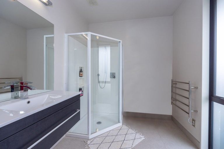 Photo of property in 128 Kings Drive, Wanaka, 9305