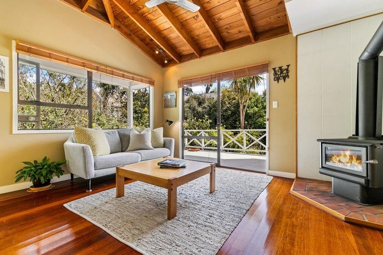 Photo of property in 2/41 Lyons Avenue, Murrays Bay, Auckland, 0630