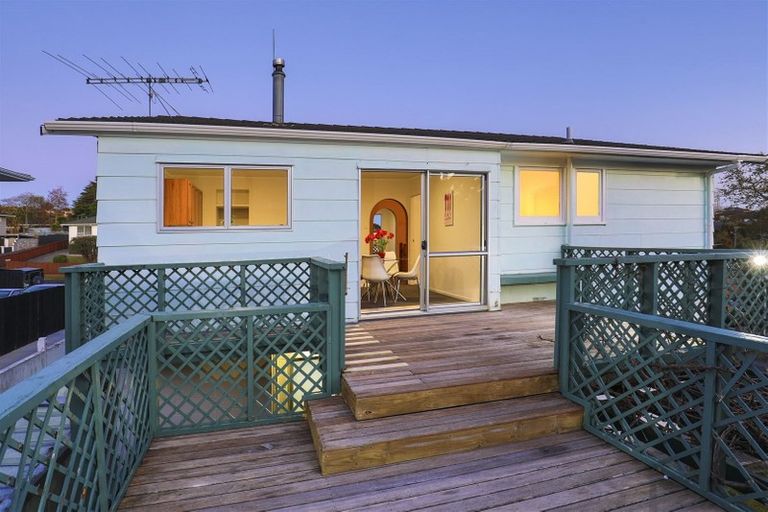 Photo of property in 37 Vina Place, Massey, Auckland, 0614
