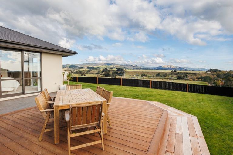 Photo of property in 156 Pacific Drive, Fitzherbert, Palmerston North, 4410