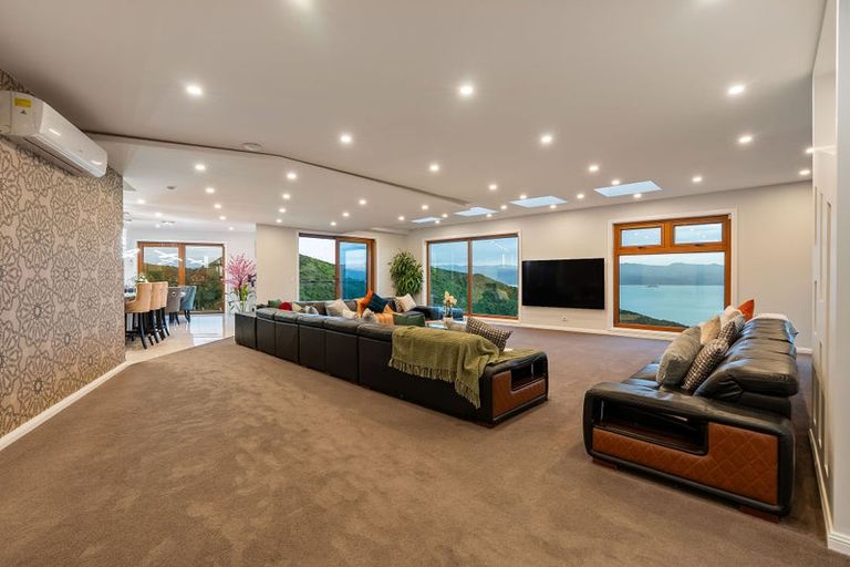 Photo of property in 35 Grumman Lane, Newlands, Wellington, 6037