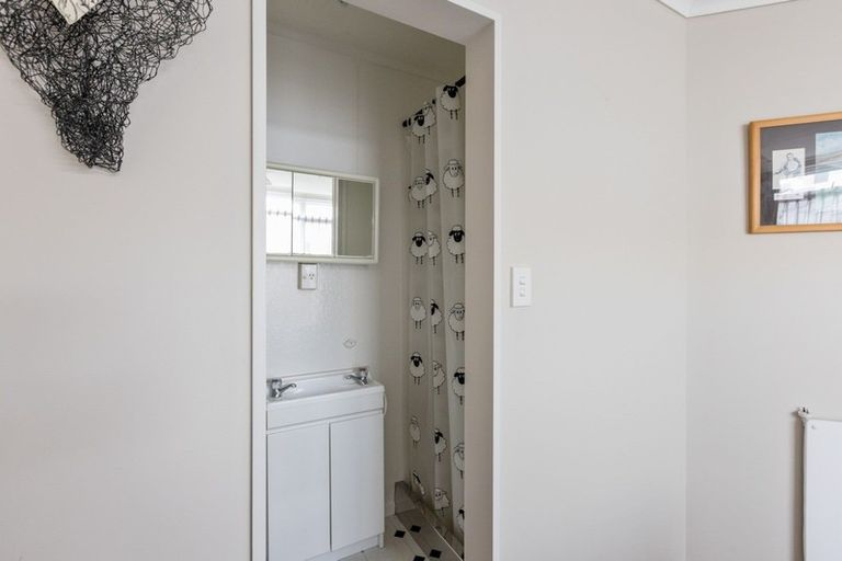 Photo of property in 17 Meeanee Quay, Westshore, Napier, 4110