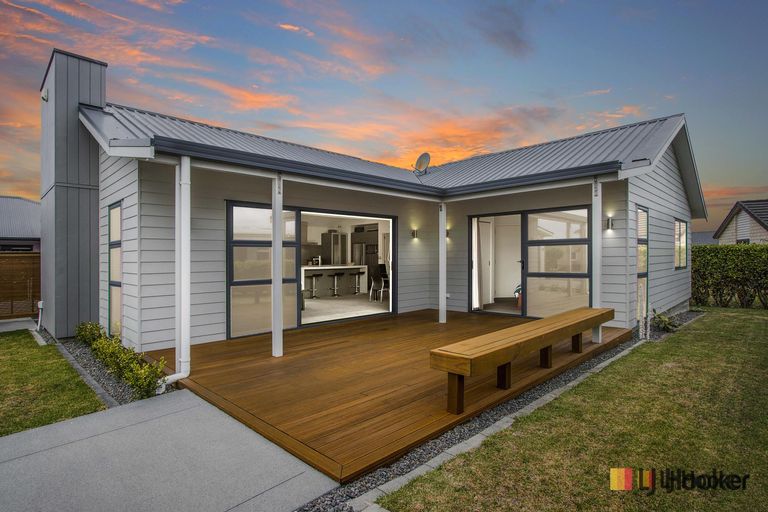 Photo of property in 23 Surfers Avenue, Waihi Beach, 3611