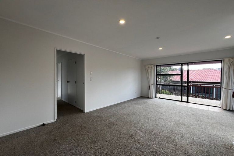 Photo of property in 1a Romulus Place, Totara Vale, Auckland, 0629