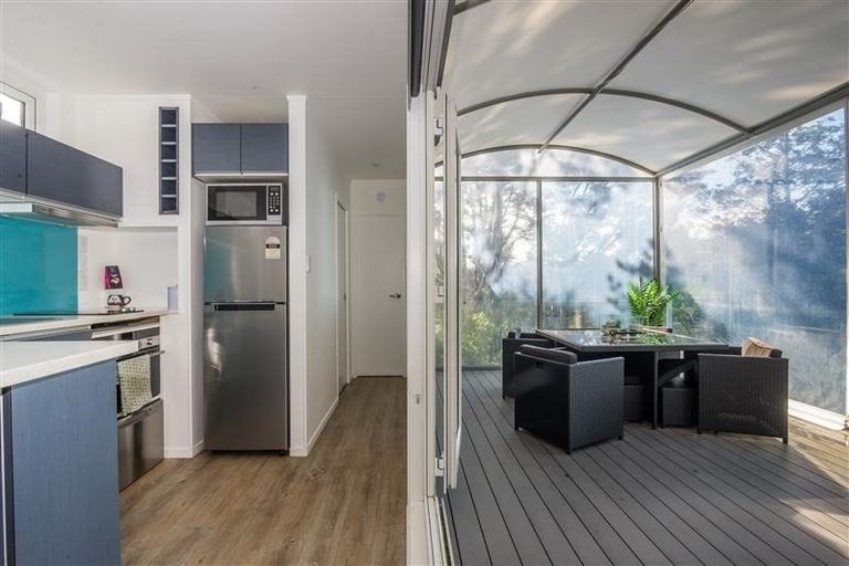 Photo of property in 19 Rauhuia Crescent, Parau, Auckland, 0604