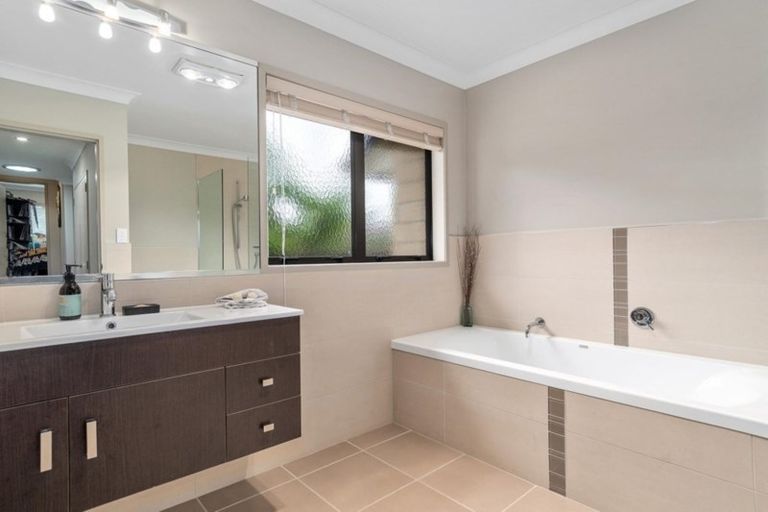 Photo of property in 2 Crater Close, Pyes Pa, Tauranga, 3112