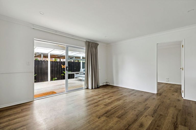 Photo of property in 1/69 Bay Street, Red Beach, 0932