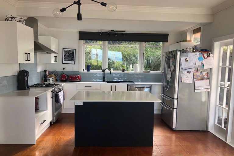 Photo of property in 17 Queen Street, Brighton, Dunedin, 9035