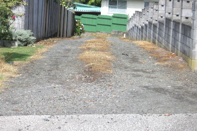 Photo of property in 31 Felgrove Street, Glendene, Auckland, 0602