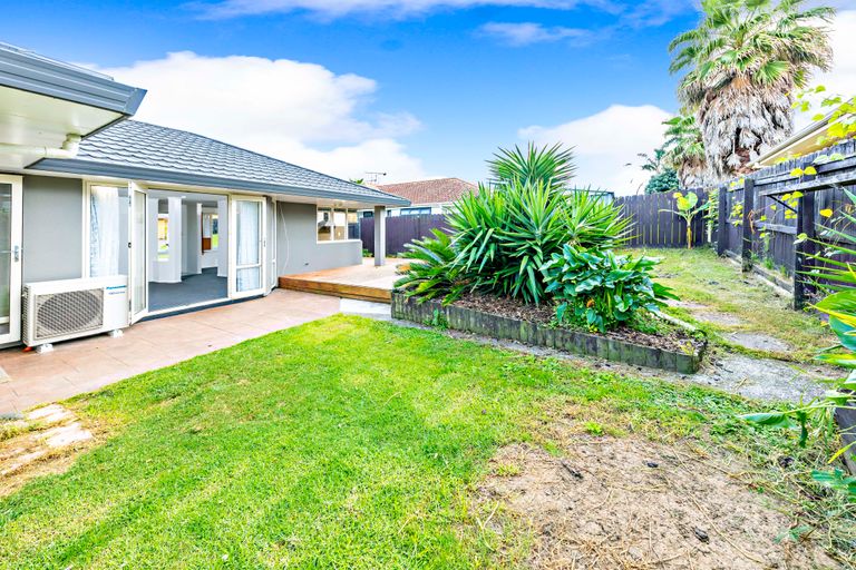 Photo of property in 36 Bellville Drive, Clendon Park, Auckland, 2103