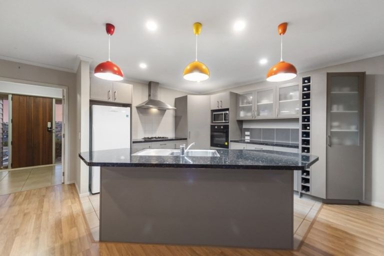 Photo of property in 80 Farnborough Drive, Grandview Heights, Hamilton, 3200