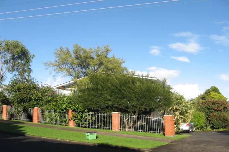 Photo of property in 156 Mellons Bay Road, Mellons Bay, Auckland, 2014