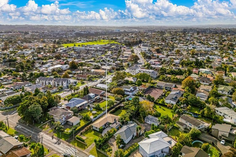 Photo of property in 4 Divich Avenue, Te Atatu South, Auckland, 0610