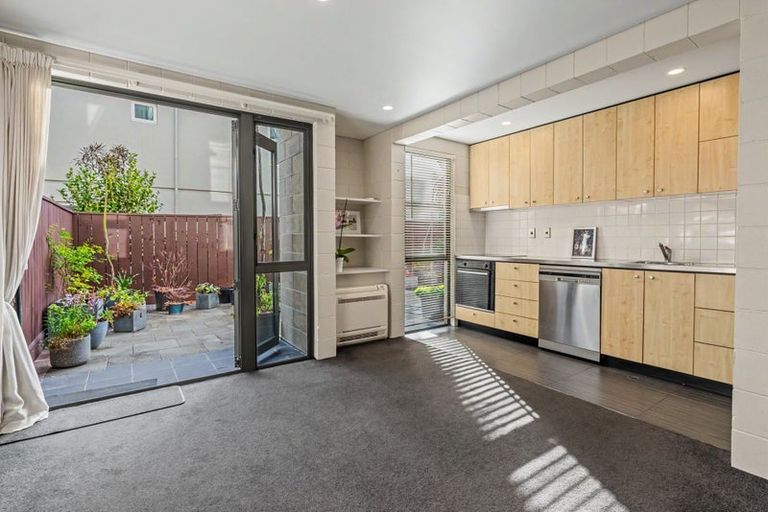 Photo of property in 2/868 Colombo Street, Christchurch Central, Christchurch, 8013