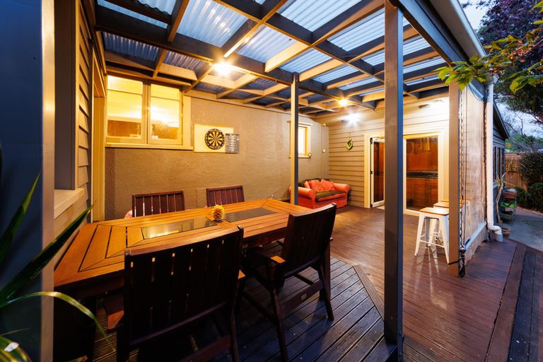 Photo of property in 9 Rosalie Terrace, Kelvin Grove, Palmerston North, 4414