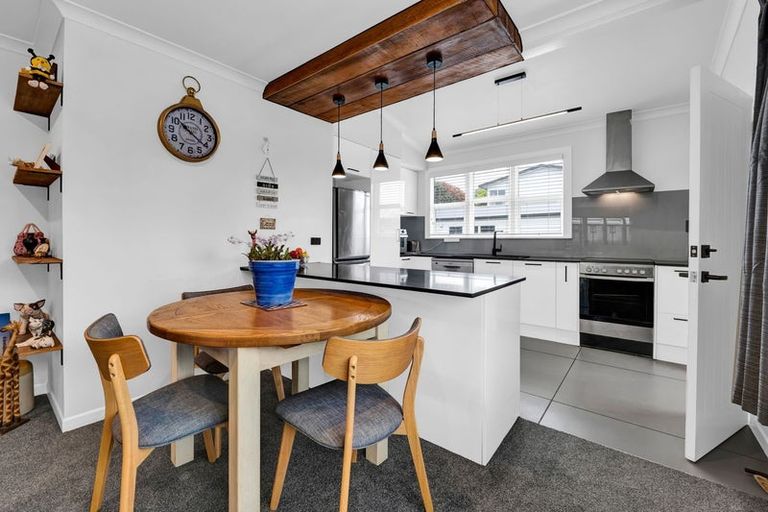 Photo of property in 32 Collins Street, Hawera, 4610