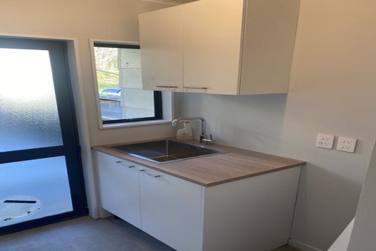 Photo of property in 15 Atlantis Place, Totara Vale, Auckland, 0629