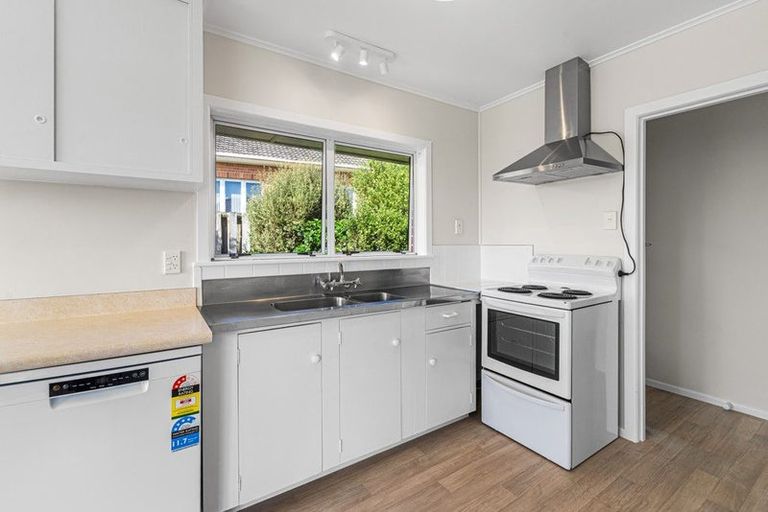 Photo of property in 27 View Road, Henderson, Auckland, 0612