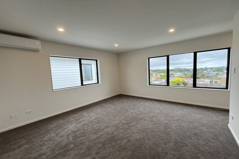 Photo of property in 7b Glenshee Place, Highland Park, Auckland, 2010
