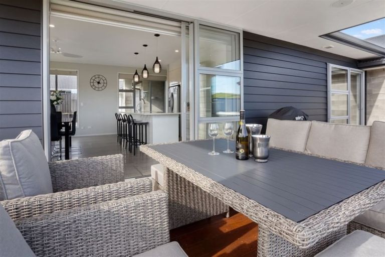 Photo of property in 21 Greystone Place, Omokoroa, 3114