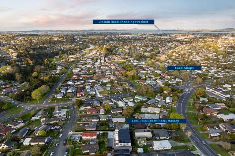 Photo of property in 3/14 Sabot Place, Massey, Auckland, 0614