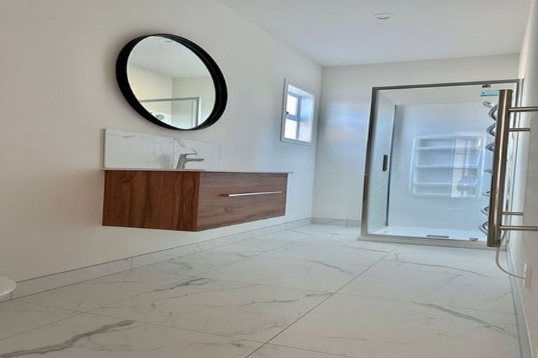 Photo of property in 13 Wicklow Road, Narrow Neck, Auckland, 0622