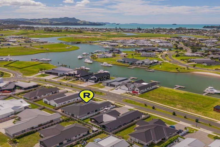 Photo of property in 16 Awatea Drive, Whitianga, 3510