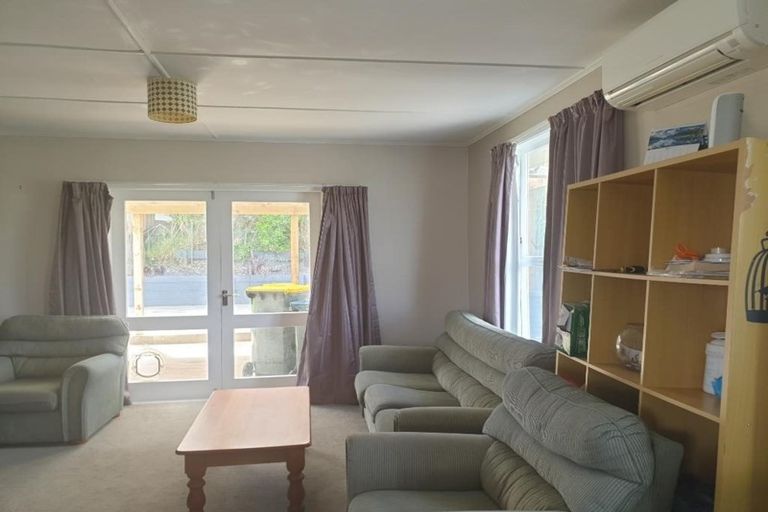 Photo of property in 16 Mawhare Street, Titahi Bay, Porirua, 5022