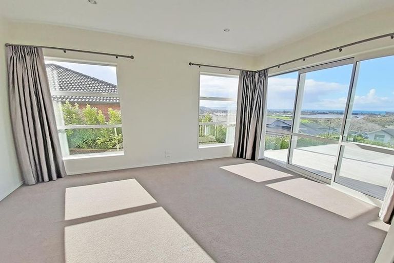 Photo of property in 12 Butler Stoney Crescent, Silverdale, 0932