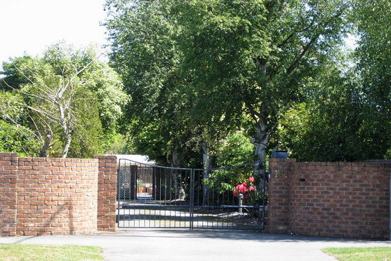 Photo of property in 161 Memorial Avenue, Burnside, Christchurch, 8053