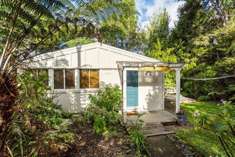 Photo of property in 71 Coulter Road, Henderson Valley, Auckland, 0614