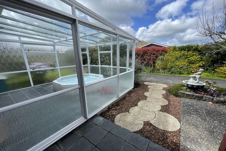 Photo of property in 4 Sunnypark Avenue, Rosehill, Papakura, 2113