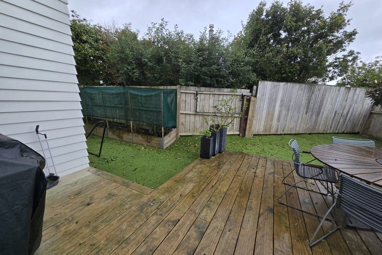 Photo of property in 7c Gulf Crest, Bucklands Beach, Auckland, 2012