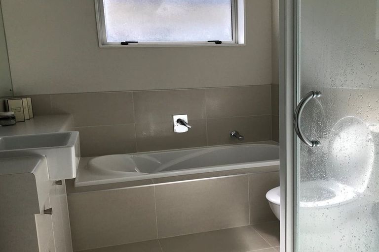 Photo of property in 104 Flat Bush School Road, Flat Bush, Auckland, 2019