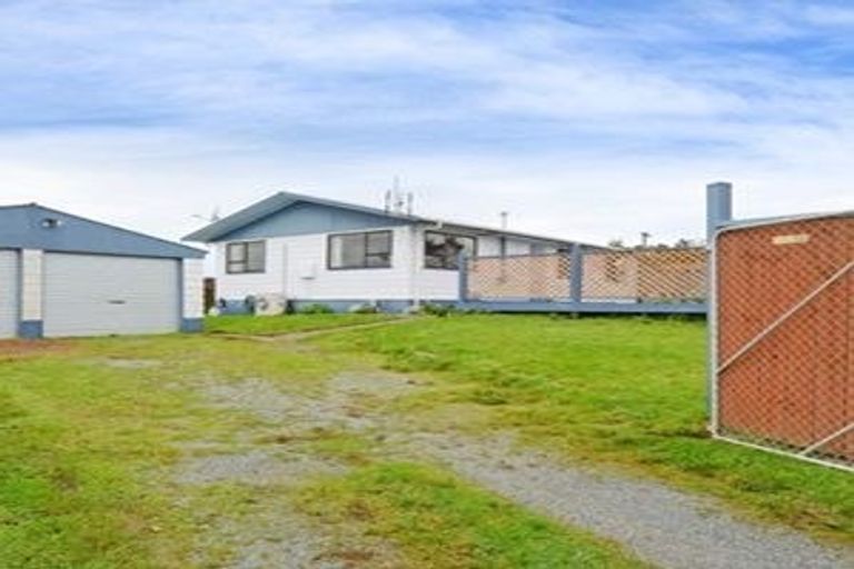 Photo of property in 87 Kingsley Street, Stokes Valley, Lower Hutt, 5019