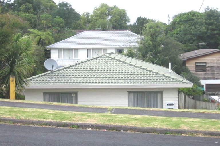 Photo of property in 1/6 Neal Avenue, Glenfield, Auckland, 0629