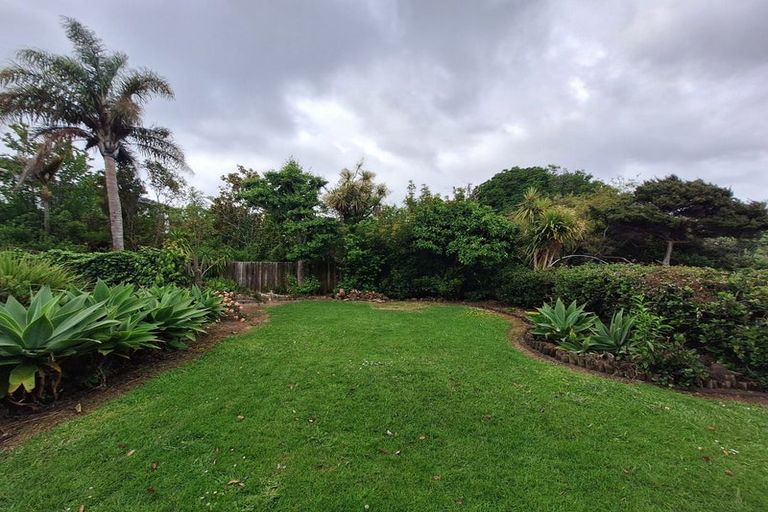 Photo of property in 13 Valkyria Place, Beach Haven, Auckland, 0626