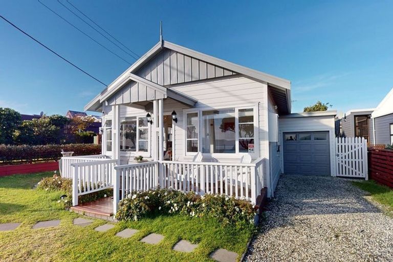 Photo of property in 96 Marine Parade, Paraparaumu Beach, Paraparaumu, 5032