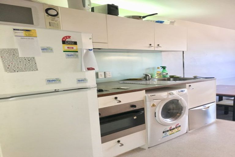 Photo of property in Urbane Apartments, 17/29 Webb Street, Mount Cook, Wellington, 6011