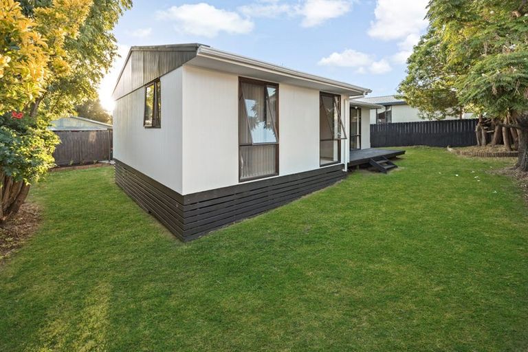 Photo of property in 2/21 Nearco Street, Randwick Park, Auckland, 2105