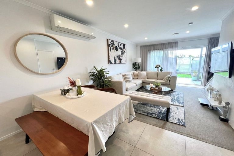 Photo of property in 24 Adlam Lane, Takanini, 2112