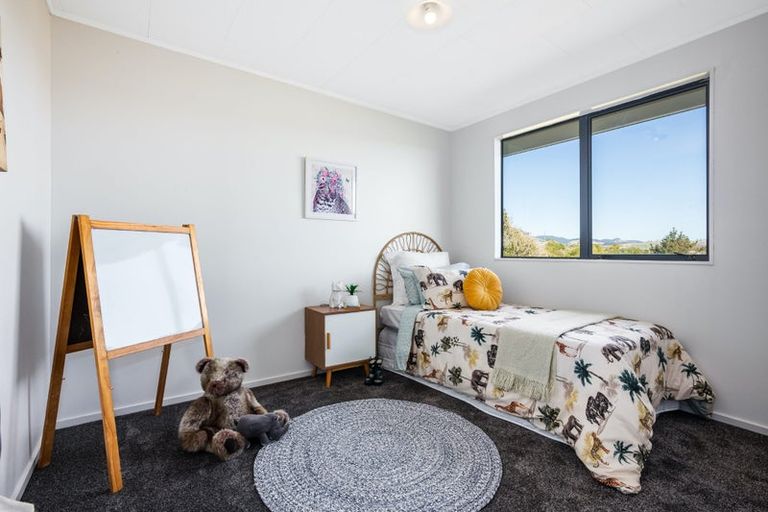 Photo of property in 17 Coventry Close, Ascot Park, Porirua, 5024