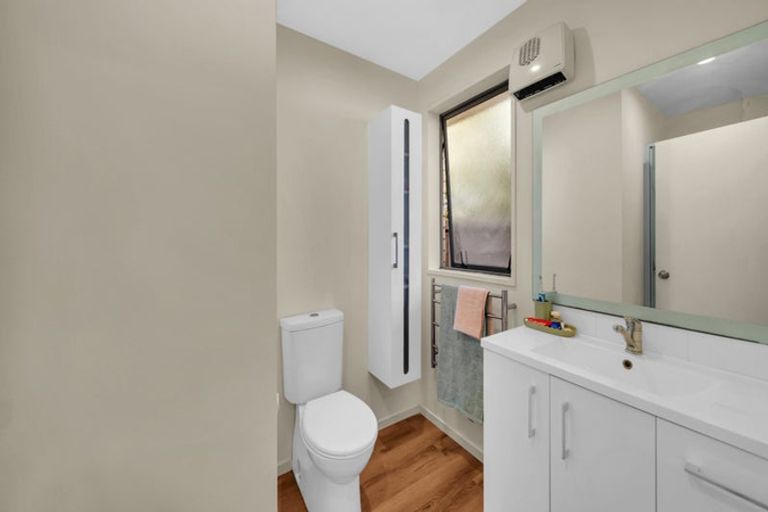 Photo of property in 32a Berkshire Drive, Avonhead, Christchurch, 8042