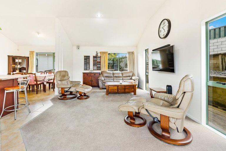 Photo of property in 26 Carillon Place, Massey, Auckland, 0614