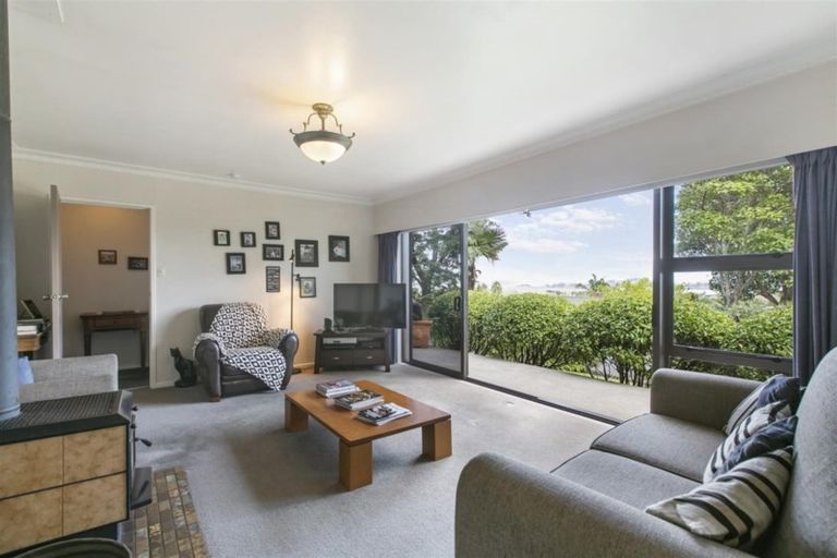 Photo of property in 37 Ridgemount Rise, Mangere Bridge, Auckland, 2022