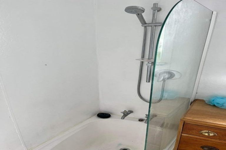 Photo of property in 130 Brunton Crescent, Thames, 3500